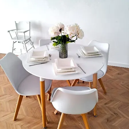Sunny & Modern 2 Beds Spacious Air-Conditioned Warschau Exterior foto