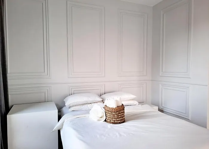 Sunny & Modern 2 Beds Spacious Air-Conditioned Warsaw