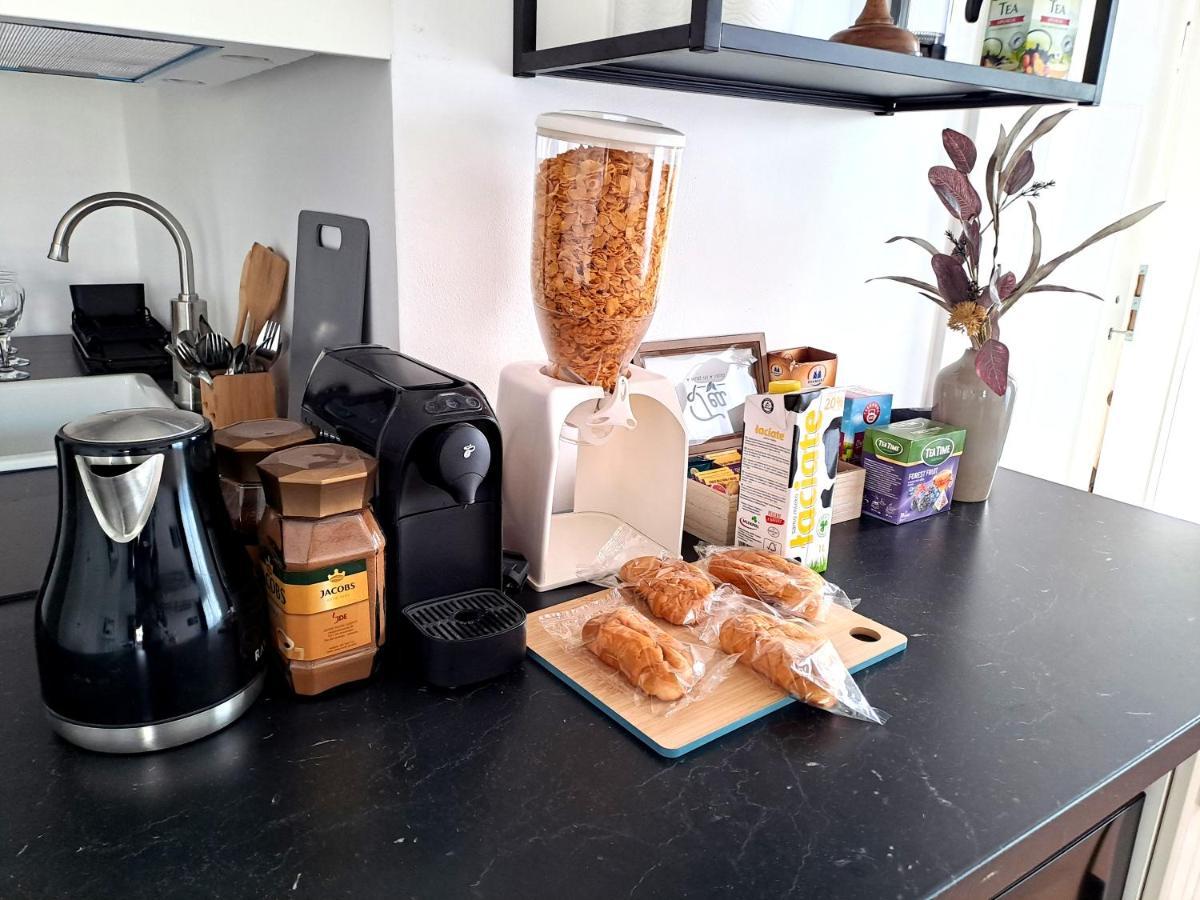 Apartment Sunny & Modern 2 Beds Spacious Air-conditioned *