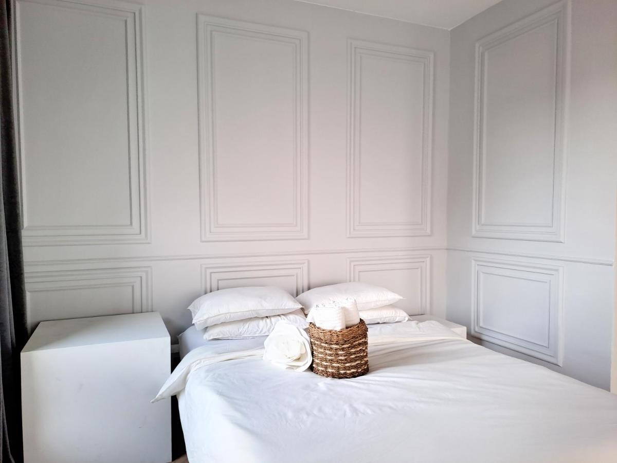 Sunny & Modern 2 Beds Spacious Air-conditioned Apartment *