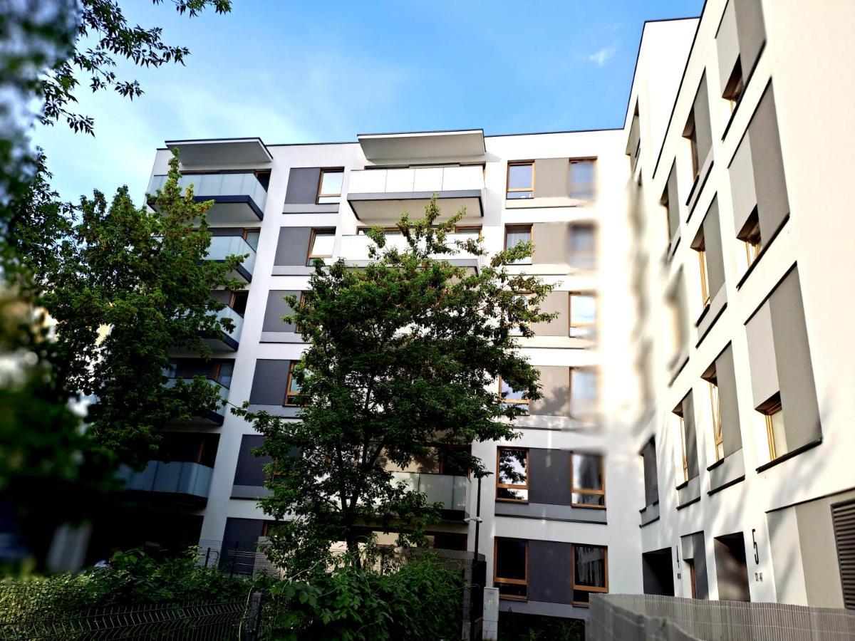 Sunny & Modern 2 Beds Spacious Air-conditioned Apartment *
